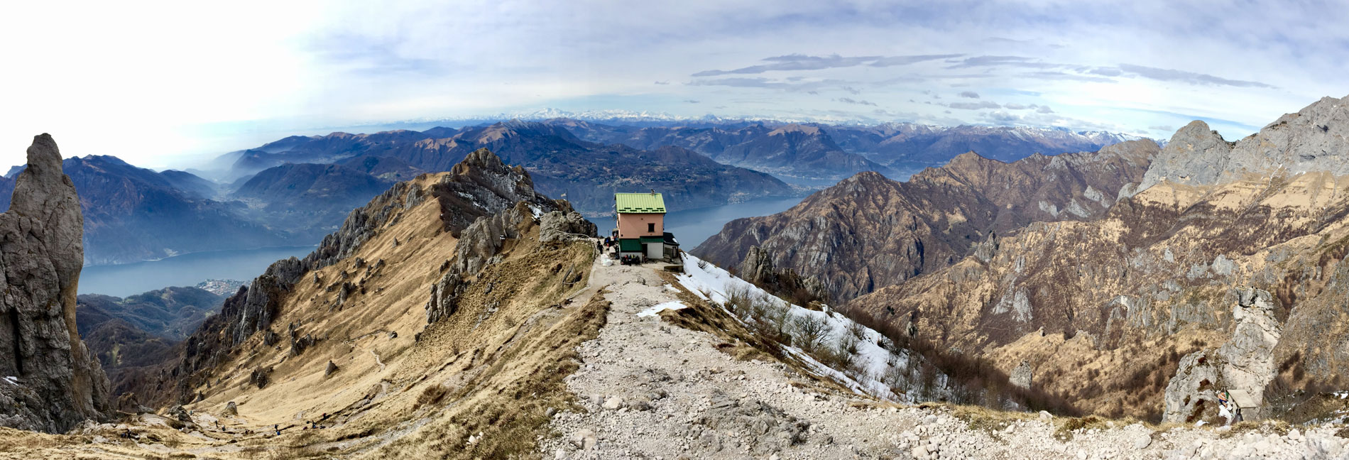 Rifugio Rosalba sulle montagne della Lombardia